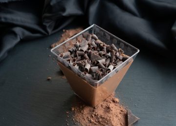 Chocomousse dessert Walk and roll mobiele foodtruck walking dinner food on tour