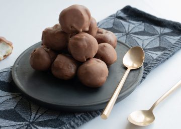Profiteroles dessert Walk and roll mobiele foodtruck walking dinner food on tour