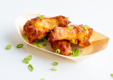 Kippenvleugels Walk and roll mobiele foodtruck walking dinner food on tour