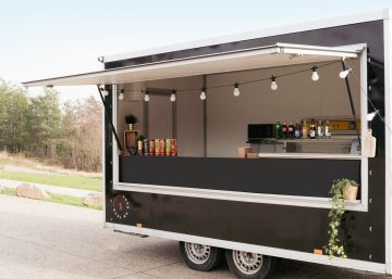 Mobiele Foodtruck Frie wheely food on tour frietkar